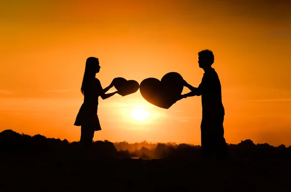 Silhouet van een man en een vrouw — Stockfoto