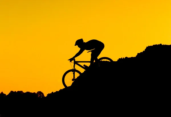 Mountain bike cyclist riding on the mountain — Stock Photo, Image