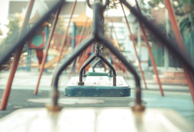 zincir asılı salıncaklar