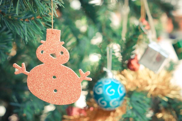 Feliz árbol de Navidad — Foto de Stock