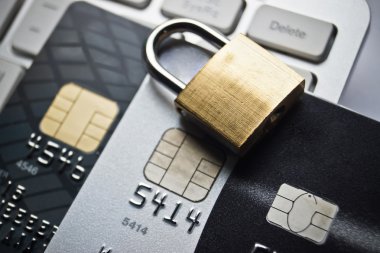 kredi kartları ve güvenlik kilidi