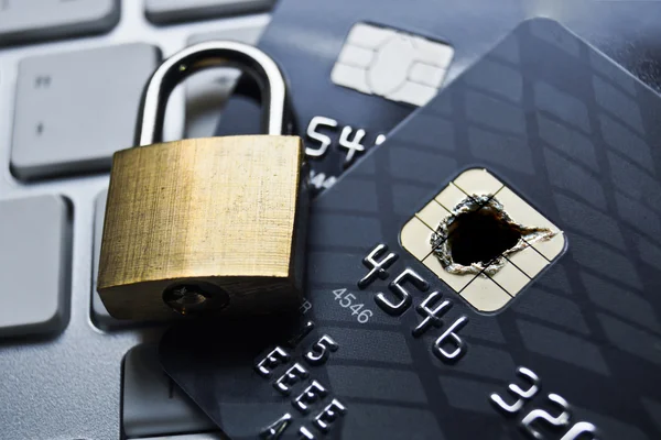 Credit cards and  security lock — Stock Photo, Image