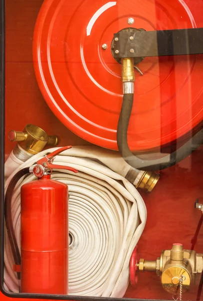 Extintor de incêndio de perto — Fotografia de Stock