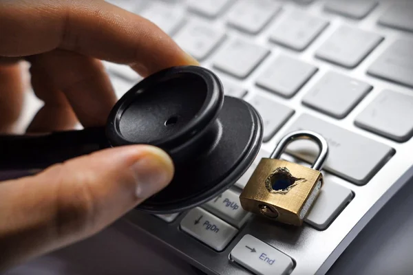 Computer keyboard with a security lock — Stock Photo, Image