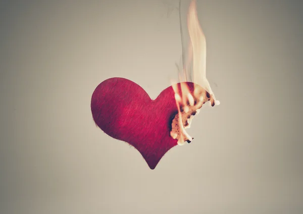 Rotes brennendes Herz — Stockfoto