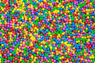 renkli plastik toplar