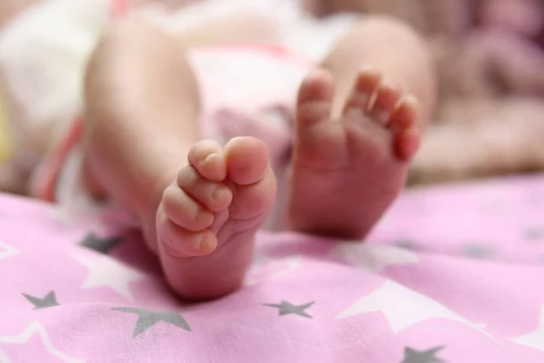 Tender Sensitive Baby Feet Bedspread — Stock Photo, Image