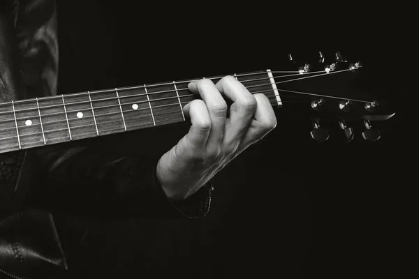 Músico Com Guitarra Preto Branco — Fotografia de Stock