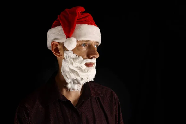 Santa Man Med Skägg Raklödder Skjorta Svart Bakgrund — Stockfoto