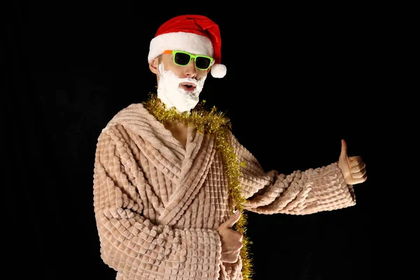 Bad Gek Kerstman Met Een Baard Van Scheerschuim Dragen Zonnebril — Stockfoto