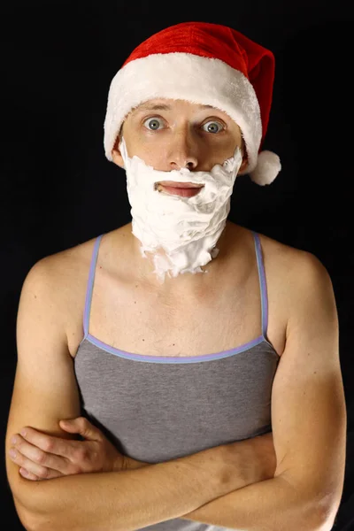 Santa Man Med Skägg Raklödder Klädd Hem Shirt Svart Bakgrund — Stockfoto