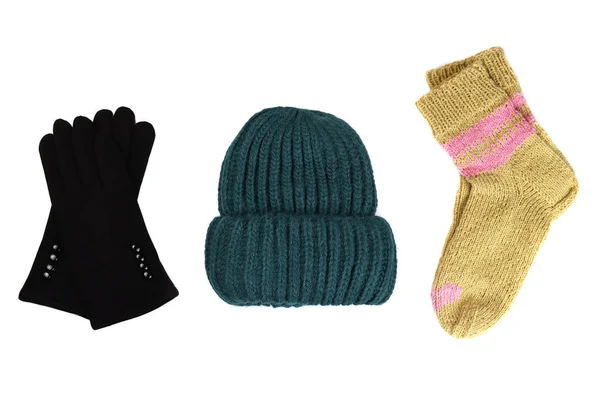 Warme Mütze Handschuhe Und Gestrickte Wollsocken Winterkleidung Isoliert Auf Weiß — Stockfoto