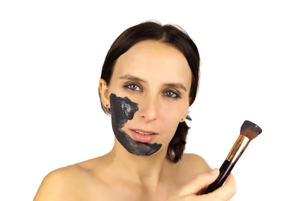 Lány Tesz Egy Agyag Kozmetikai Maszk Arcára — Stock Fotó