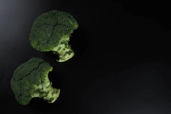 Broccoli Freschi Fondo Nero Cibo Vegetariano Sano — Foto Stock