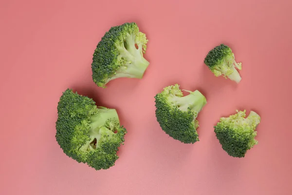 Broccoli Freschi Sfondo Rosa Cibo Sano Vegano — Foto Stock