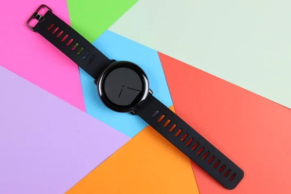 Montre Intelligente Noire Sur Fond Couleur Vive — Photo