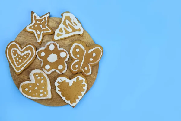 Handbemalte Lebkuchen Einem Teller Auf Einem Holztablett — Stockfoto