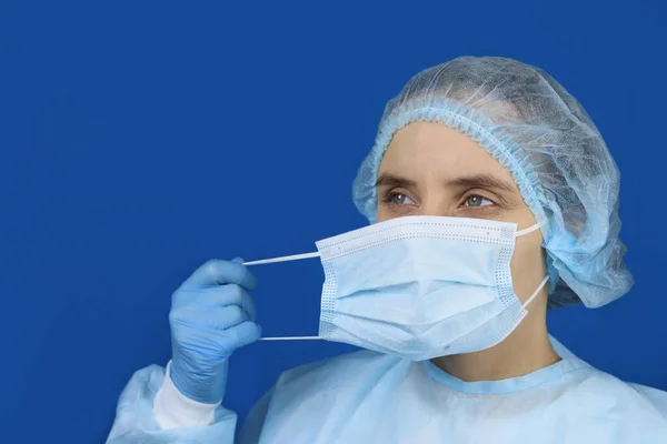 Nurse Doctor Puts Medical Protective Mask — Stock Photo, Image