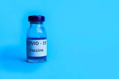 Koronavirüs aşısı. Covid 'e karşı savaş konsepti