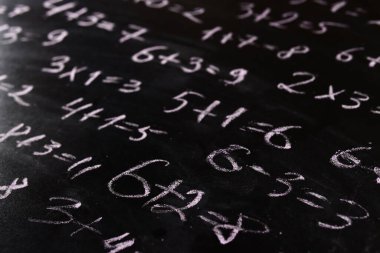 Tahtaya yakın çekimde matematik örnekleri