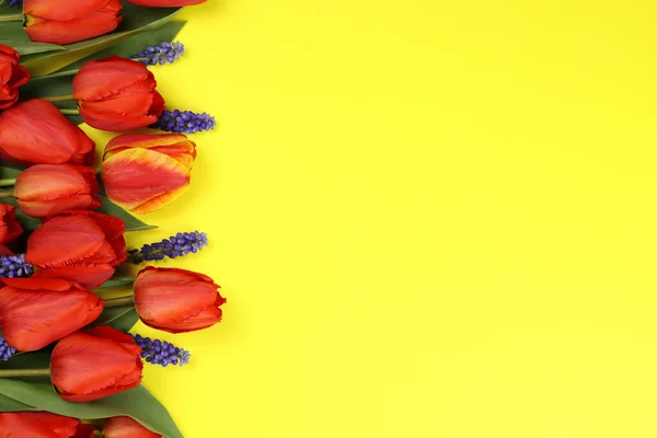 Bouquet Red Tulip Flowers Yellow Background — Stock Photo, Image