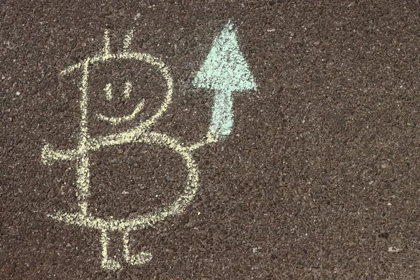 Funny Live Bitcoin Arrow Chalk Asphalt Concept Growth Rate — Foto de Stock