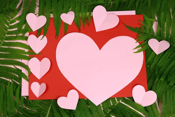 Пустое Космическое Сердце Фоне Зеленых Листьев Тропический Макет Любви Летом — стоковое фото