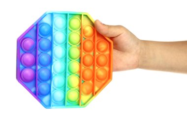 El ele tutuşmalar, moda anti-stres oyuncakları, beyazlar üzerinde izole edilmiş.