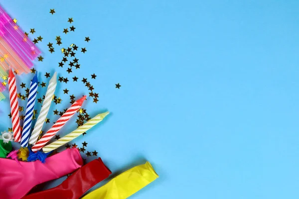 Fundo Festivo Com Decoração Aniversário Velas Balões Confetes — Fotografia de Stock
