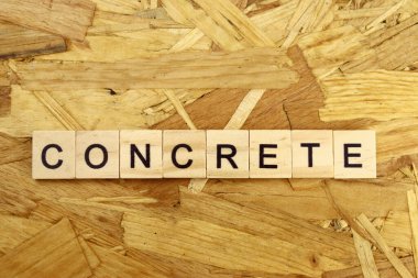 Devekuşu arka planındaki tahta bloklardan yapılmış beton kelime