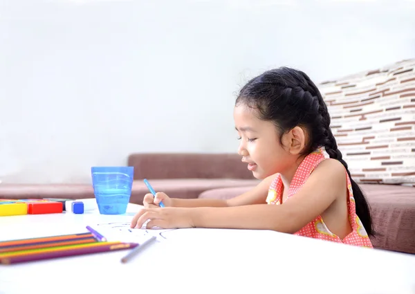 Retrato de lindo asiático niña tailandesa pintura el color — Foto de Stock