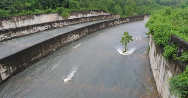 Plenty Water Falling Concrete Reservoir Dam Spillway Overflow Floodway Rural — Stock Video