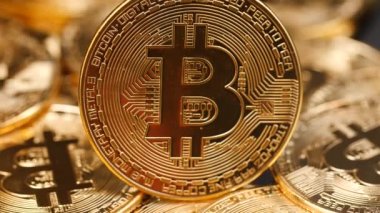 Bir yığın altın Bitcoin para kripto para, engelleme teknolojisi, bitcoin madencilik konsepti, seçici sığ alan derinliği