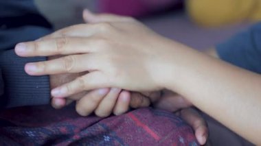 Drone, Fütürist İHA ile hava görüntüleme manzarası çekti. Ekran arayüzü başı yukarı