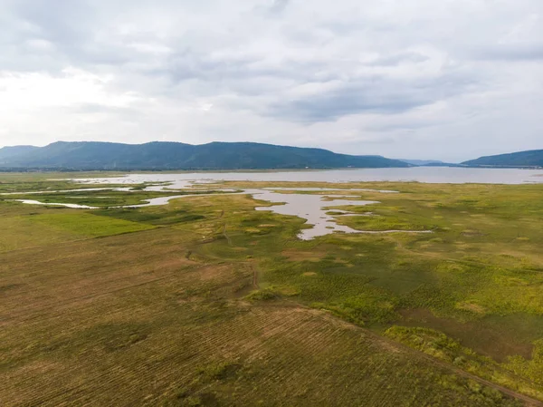 Живописный Пейзаж Высоты Птичьего Полета Вид Реку Бассейн Естественную Гору — стоковое фото