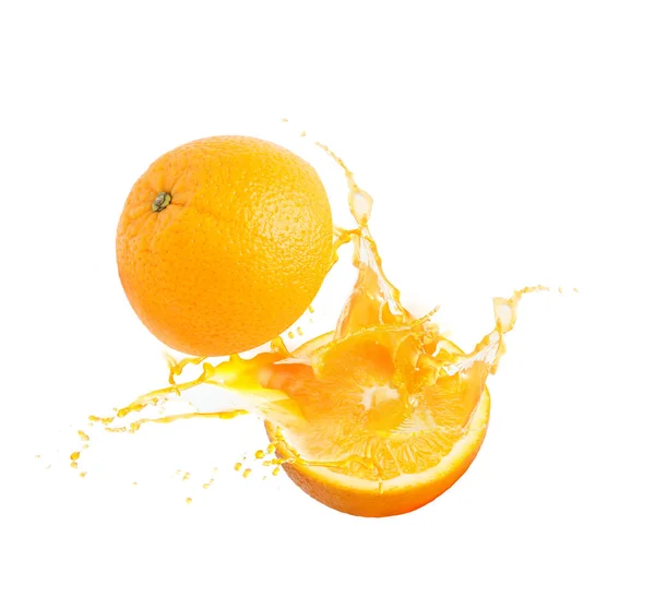 Tranche Fraîche Moitié Fruits Orange Mûrs Avec Jus Orange Éclaboussure — Photo