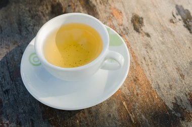 çay fincanı ahşap masada. 