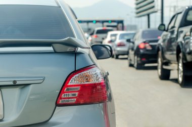 Trafik sıkışıklığı ücretli kapı önce