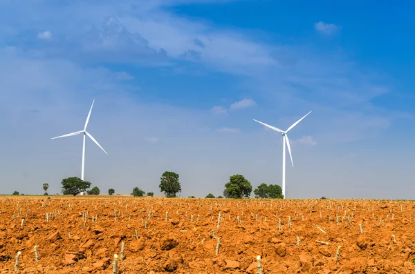 Elektrisk Eco power maker vindkraftverk i kassava gård - Huay b — Stockfoto