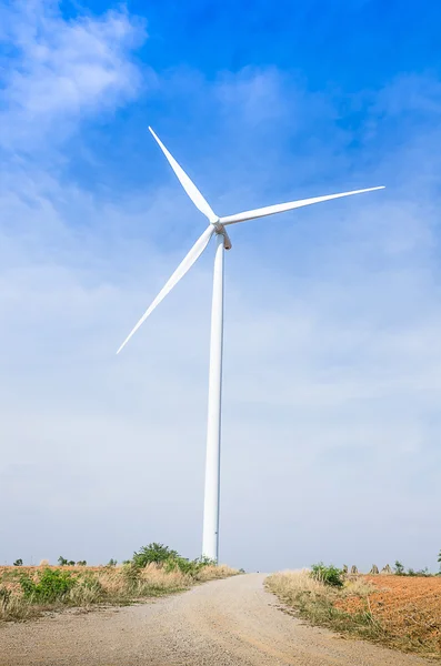 Elektrische Eco power maker windturbine in cassave boerderij - Huay b — Stockfoto