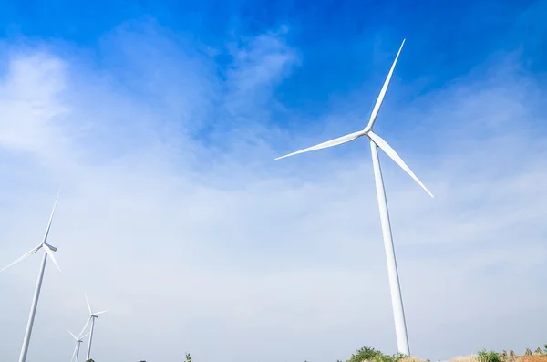 Elektrische Eco power maker windturbine in cassave boerderij - Huay b — Stockfoto