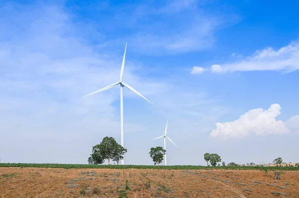 Elektrische Eco power maker windturbine in cassave boerderij - Huay b — Stockfoto