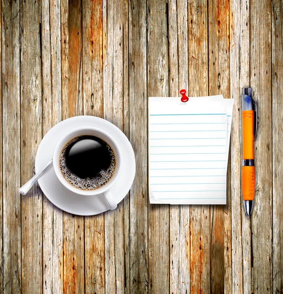 Coffee cup with note paper and pen on the wood background — Stock Photo, Image