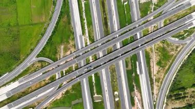 290 ve 304 Nakhon Ratchasima arasındaki hava manzaralı köprü kavşağı.