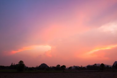 gündoğumu günbatımı twilight saat renk sahne tropik tepelerin ağaçlar m