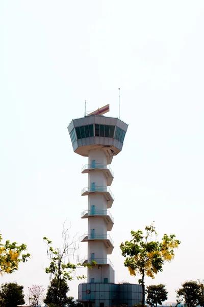 Torre di controllo del traffico aereo Sunset Sky — Foto Stock