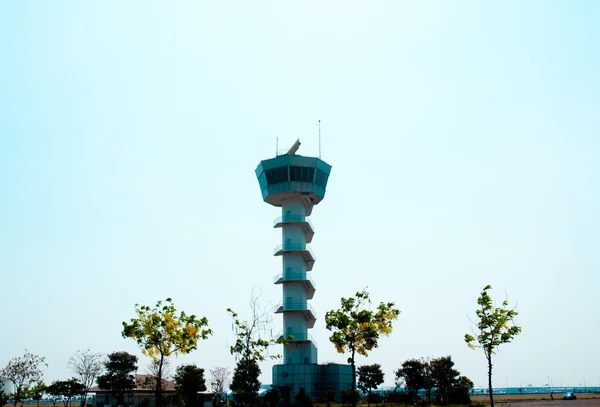 Torre di controllo del traffico aereo Sunset Sky — Foto Stock