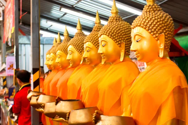 Golden Buddha statues at the temple in Thailand — Stock Photo, Image