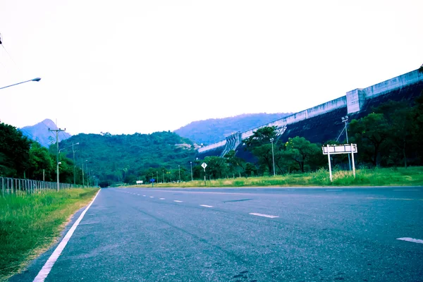 アスファルトの道路、地方道路、タイ — ストック写真