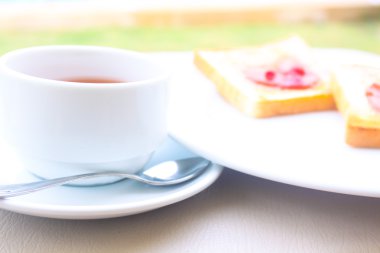 Kahvaltınızı ekmekle yapın.